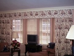 bay window with white wooden blindsJPG