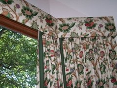 cornicewith motorized drapes 2