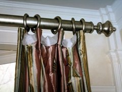 Pinch pleat with reverse banding