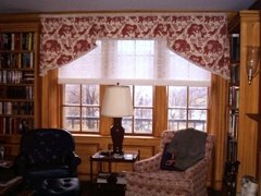 Shaped straight valance